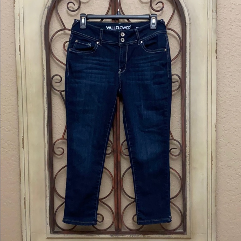Wallflower UltraFit Capri Jeans